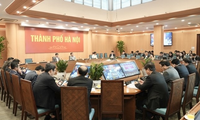 cầu qua sông hồng