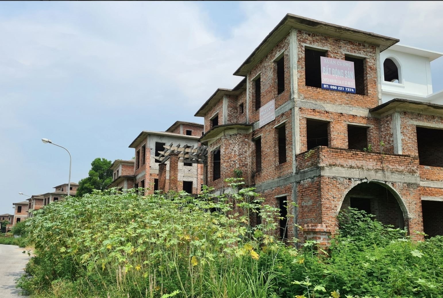 thuế chuyển nhượng bất động sản