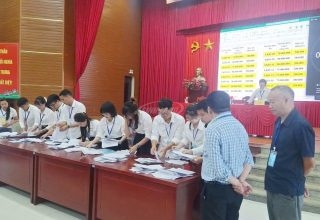 đấu giá xã hát môn