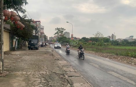 Bán nhà mặt đường 422