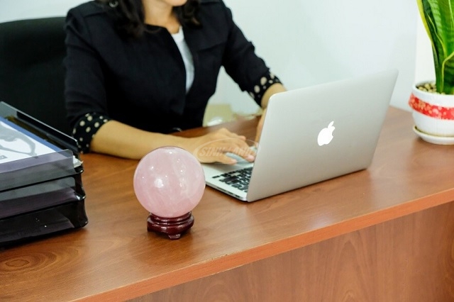 Phong Thủy Phòng Làm Việc Giám Đốc quả cầu