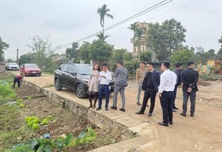 dẫn khách xem đất