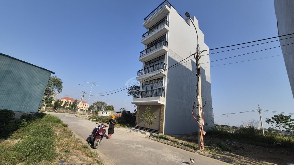 Bán nhà thang máy đấu giá Lai Xá