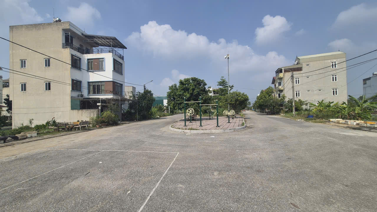 Đường 24 m trong khu đất, kết nối sang khu đô thị sinh thái Phoenix Garden