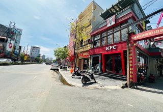 Bán nhà gần ngã tư Trạm Trôi