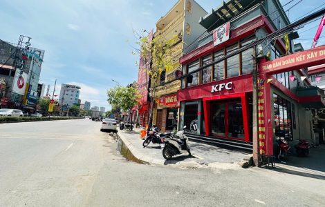Bán nhà gần ngã tư Trạm Trôi